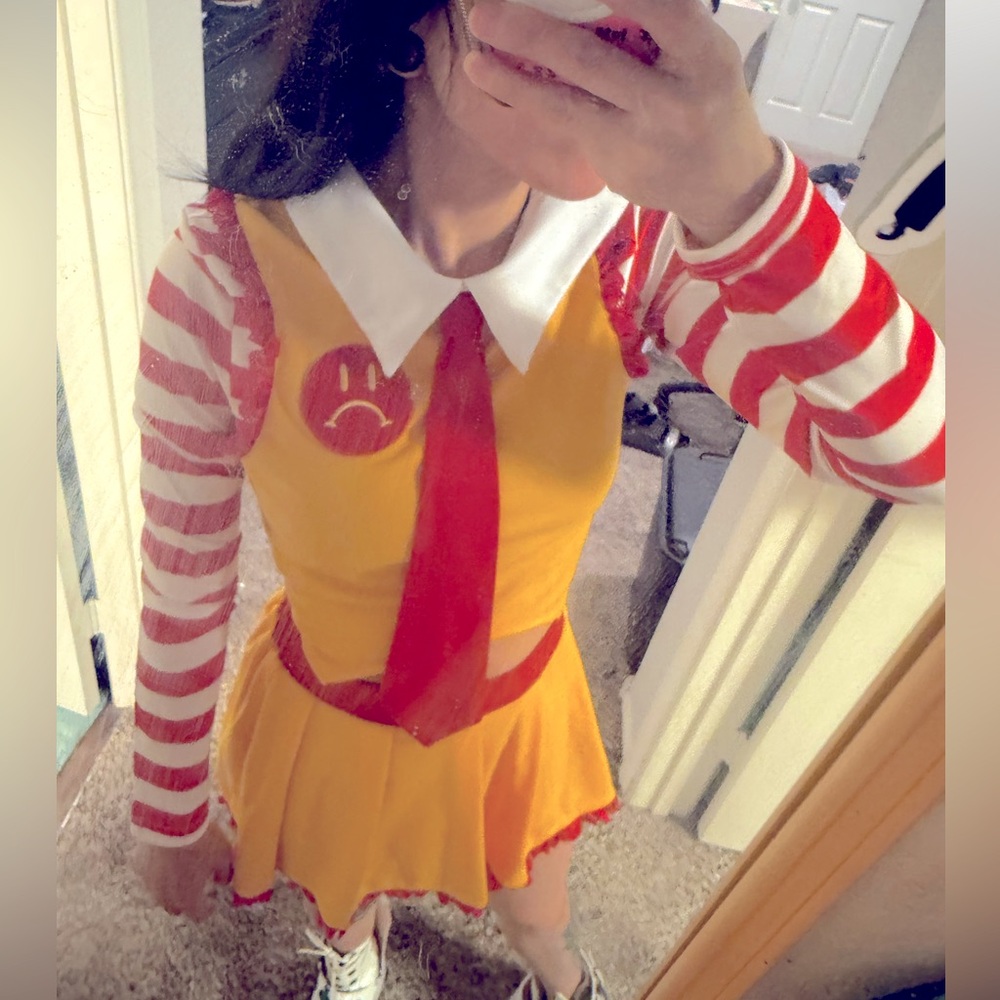 Fast food clown Ronald McDonald’s Halloween cosplay Costume
